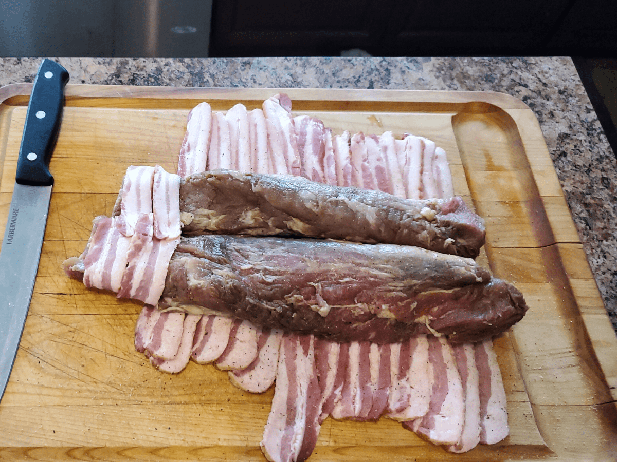 How to make bacon-wrapped pork tenderloin wrapping the pork tenderloin