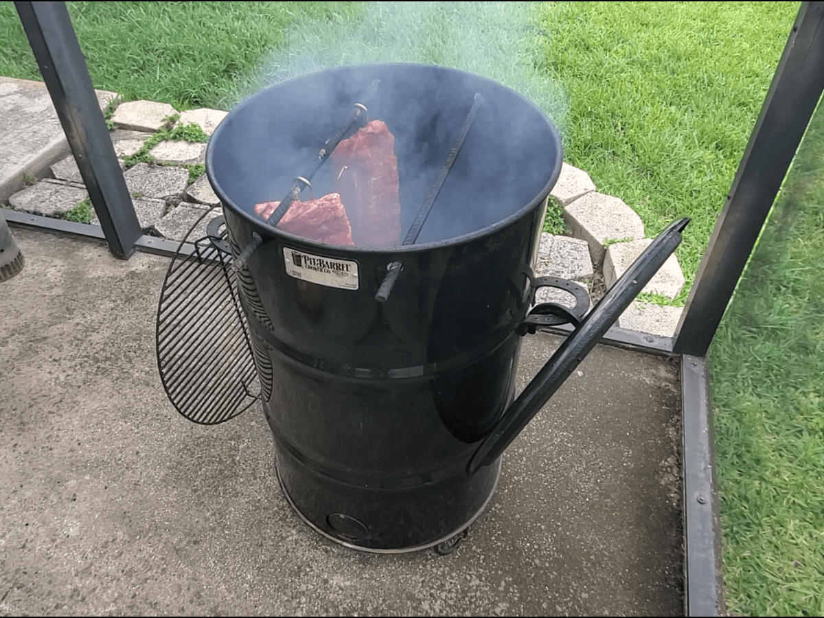 what temperature does the pit barrel cooker cook at 